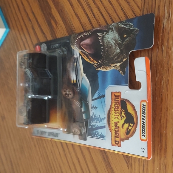 Matchbox '15 Chevy Silverado - Picture 4 of 8